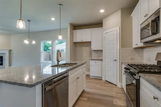 $409,000 | 602 Kyle Drive, Tioga, TX 76271