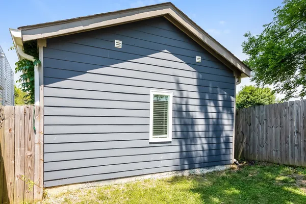 $3,000 | 2123 B Burns Street, Nashville, TN 37216
