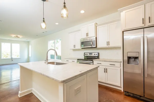 $3,000 | 2123 B Burns Street, Nashville, TN 37216