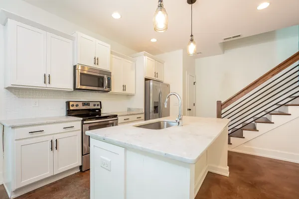$3,000 | 2123 B Burns Street, Nashville, TN 37216