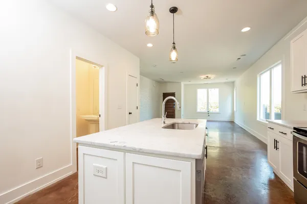 $3,000 | 2123 B Burns Street, Nashville, TN 37216