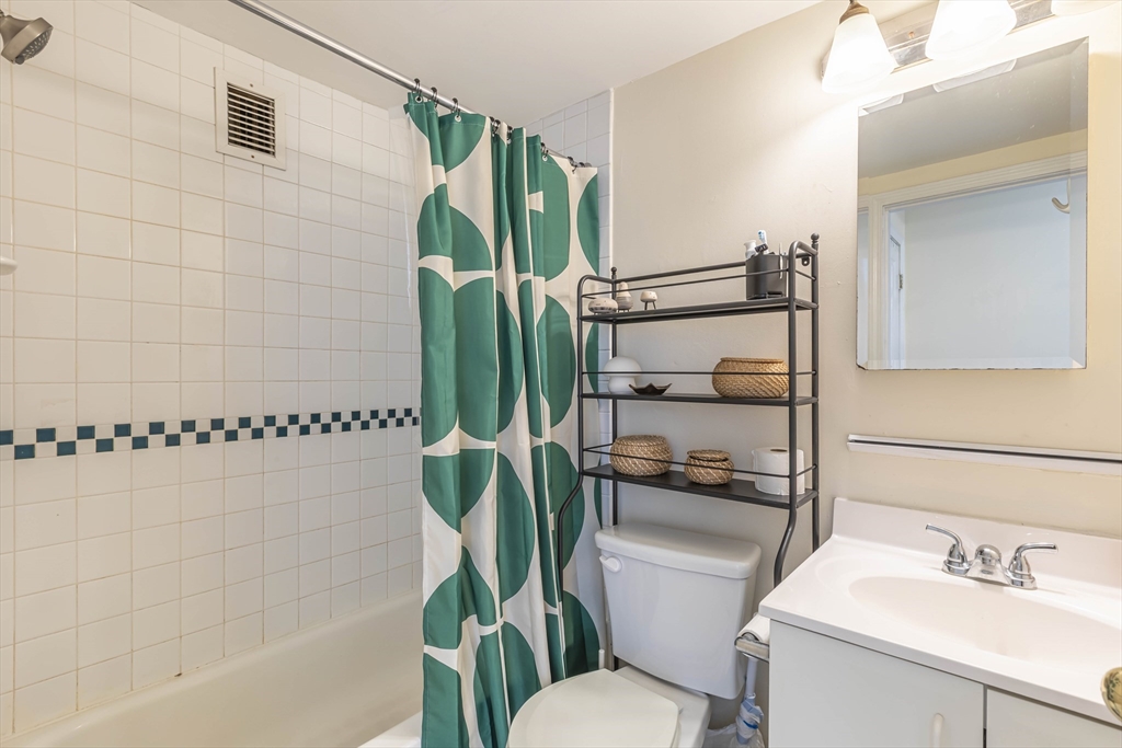 534 Beacon Street, Unit 301 Boston, MA 02215 - Photo 8 of 14