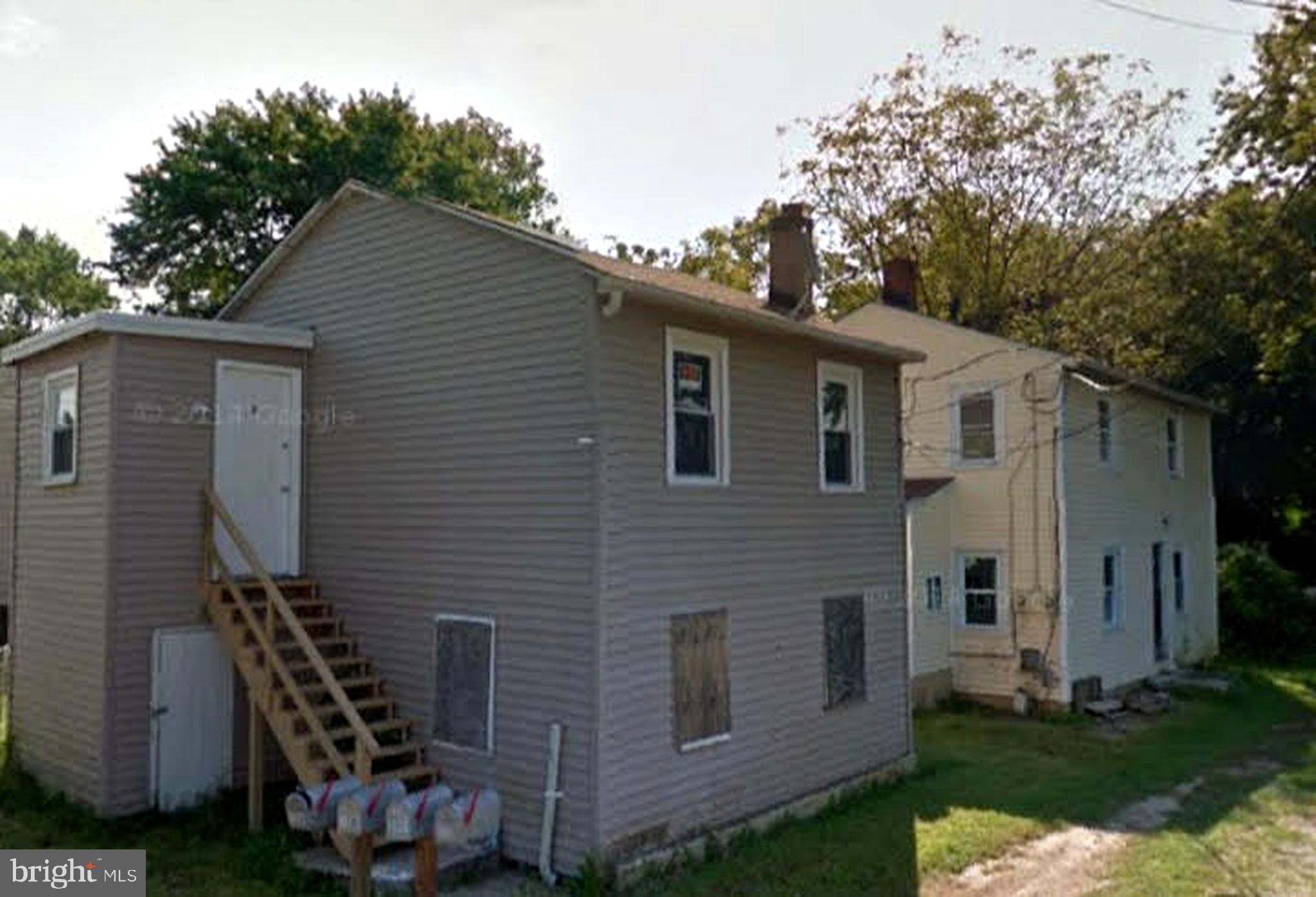 a front view of house with yard