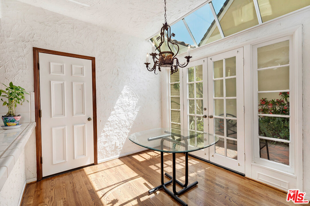 2176 Ridge Drive Los Angeles, CA 90049 - Photo 15 of 34