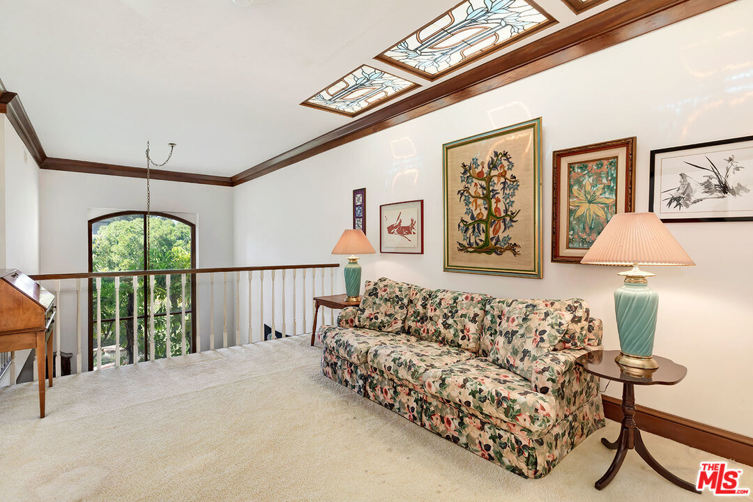 2176 Ridge Drive Los Angeles, CA 90049 - Photo 19 of 34