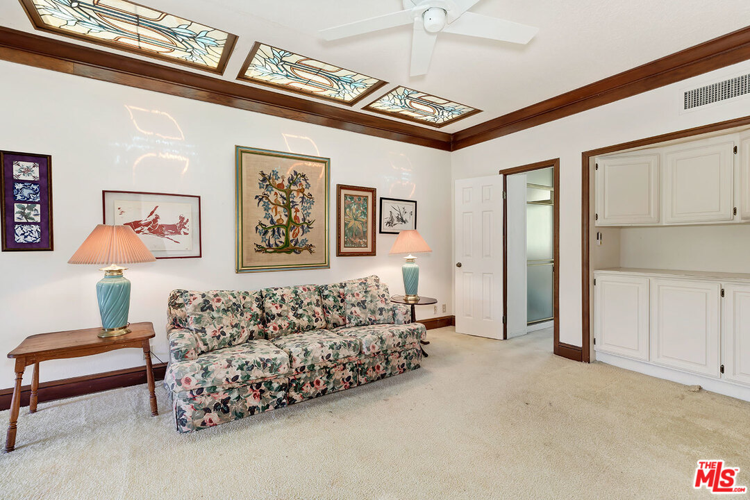 2176 Ridge Drive Los Angeles, CA 90049 - Photo 20 of 34