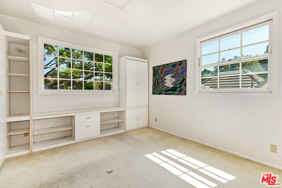 2176 Ridge Drive Los Angeles, CA 90049 - Photo 24 of 34