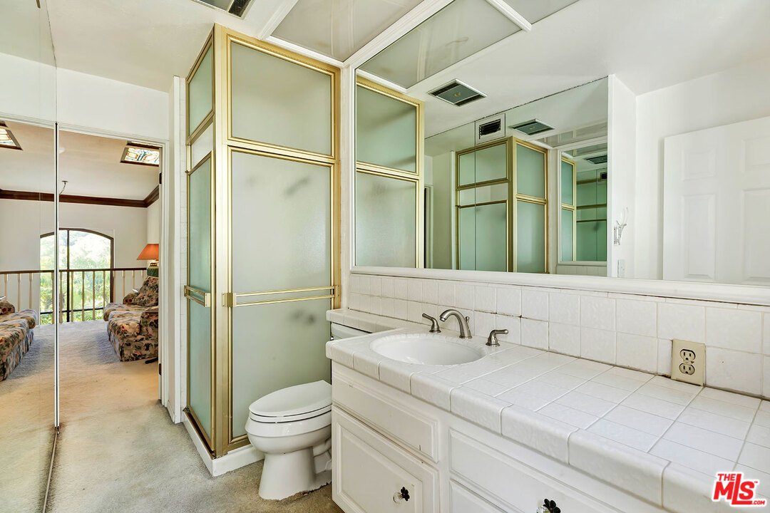 2176 Ridge Drive Los Angeles, CA 90049 - Photo 25 of 34