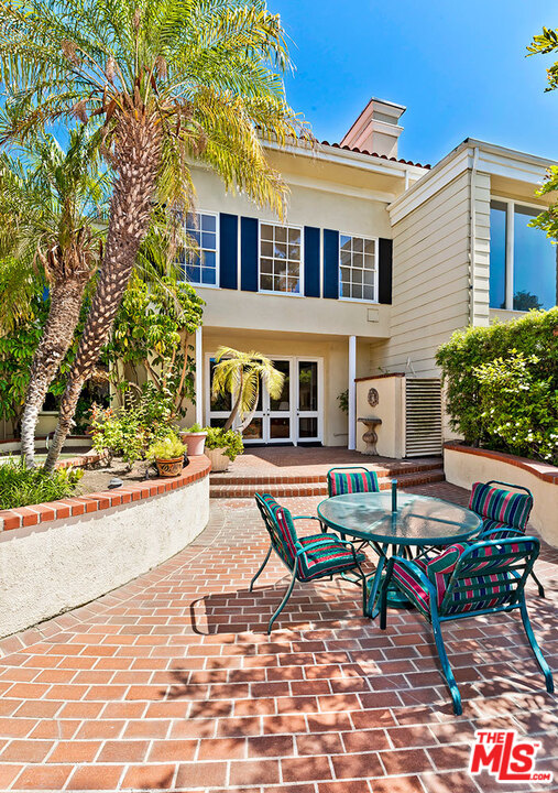 2176 Ridge Drive Los Angeles, CA 90049 - Photo 27 of 34