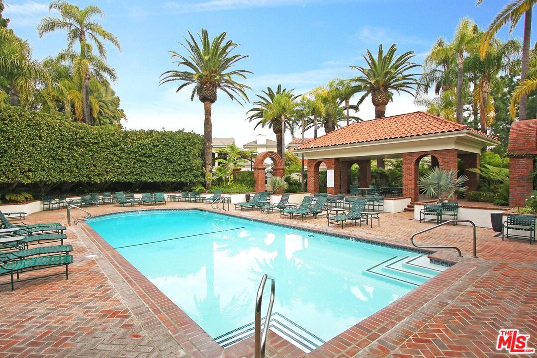 2176 Ridge Drive Los Angeles, CA 90049 - Photo 28 of 34