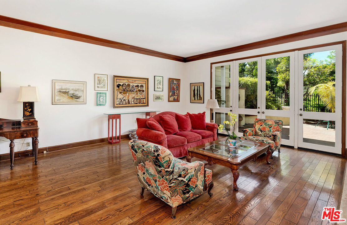 2176 Ridge Drive Los Angeles, CA 90049 - Photo 4 of 34