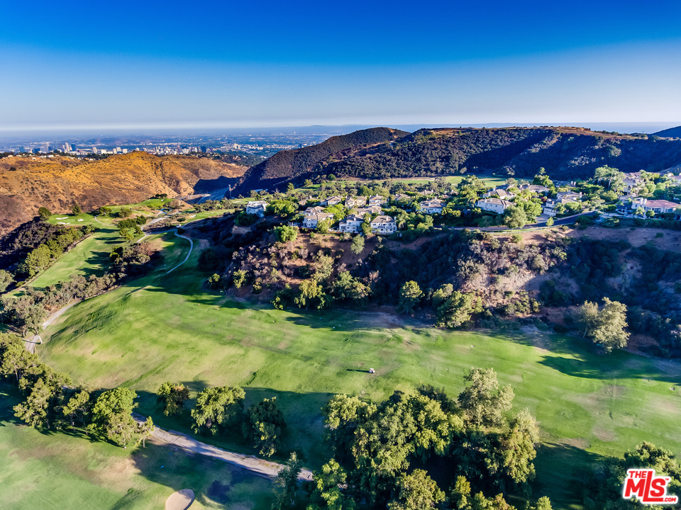 2176 Ridge Drive Los Angeles, CA 90049 - Photo 32 of 34