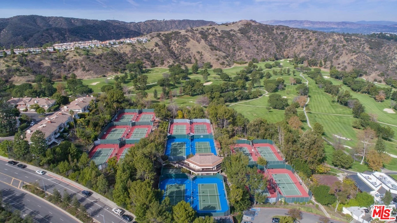 2176 Ridge Drive Los Angeles, CA 90049 - Photo 33 of 34