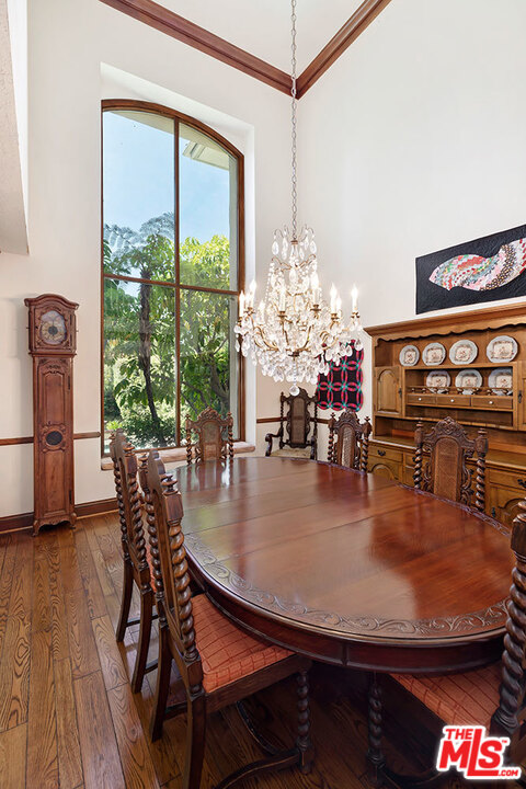 2176 Ridge Drive Los Angeles, CA 90049 - Photo 8 of 34