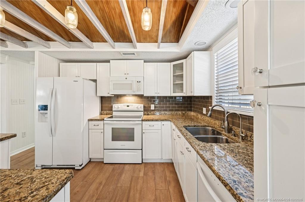 3003 Southeast River Terrace Stuart, FL 34996 - Photo 8 of 45