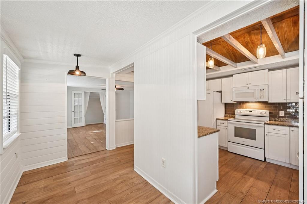 3003 Southeast River Terrace Stuart, FL 34996 - Photo 9 of 45