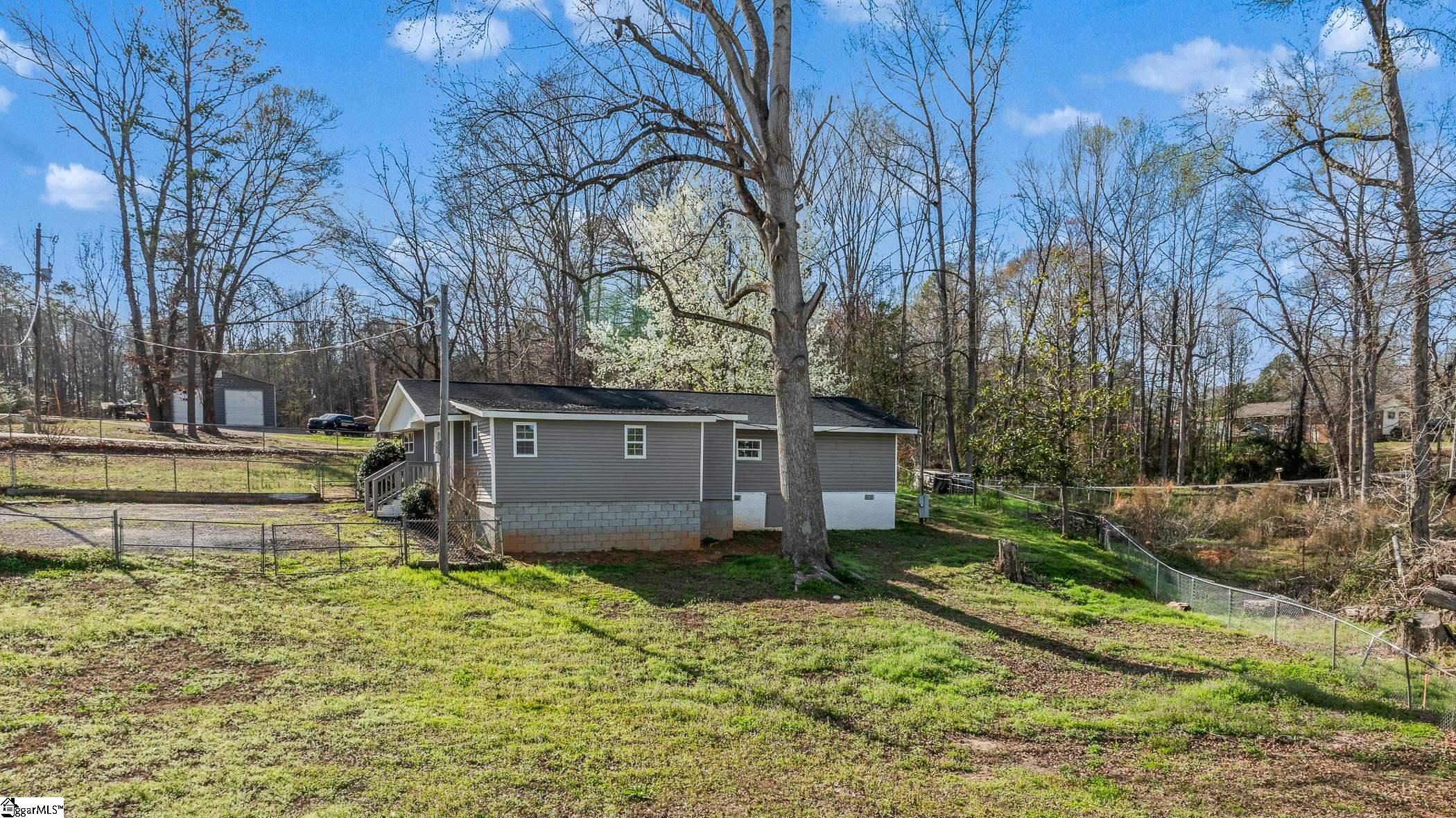 131 Fall Street Woodruff, SC 29388 - Photo 4 of 31