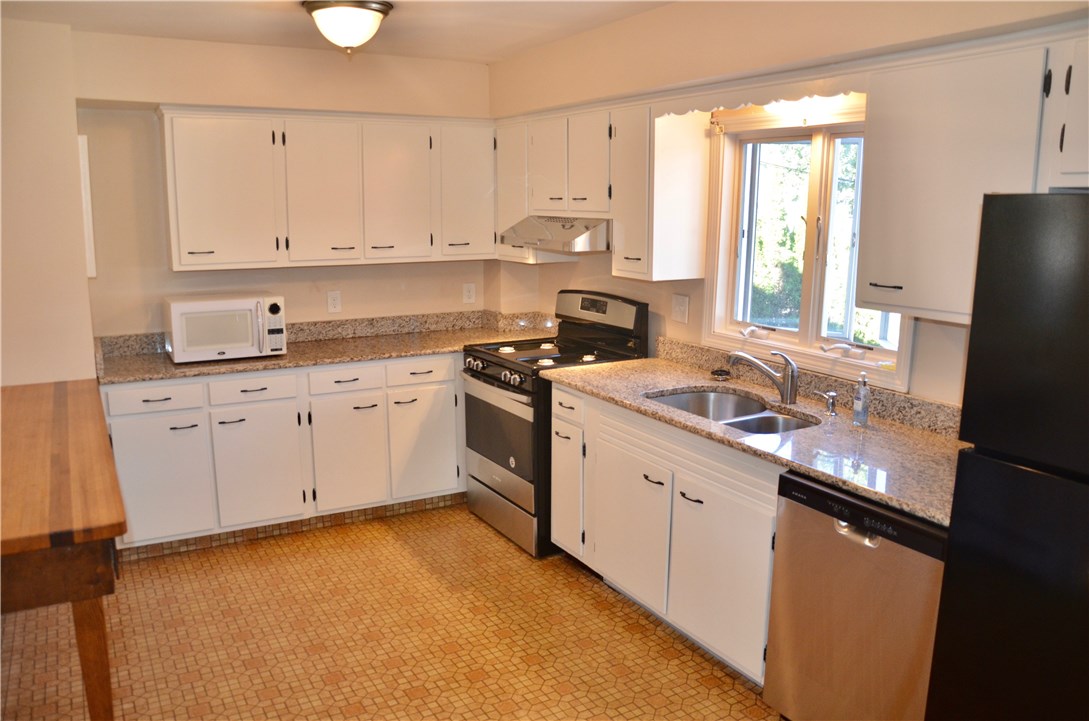 15 Halsey Street Newport, RI 02840 - Photo 8 of 33