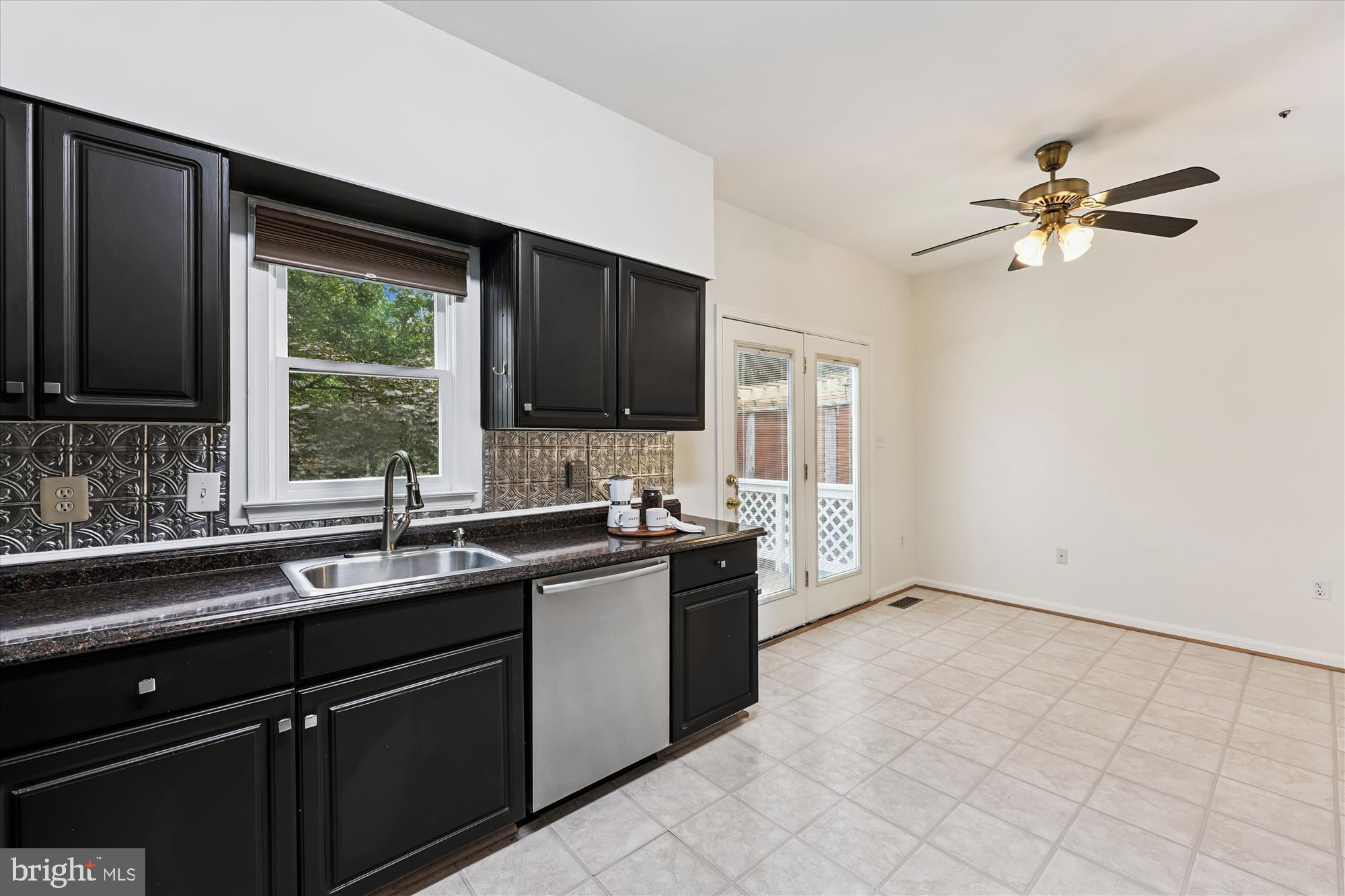 473 Tschiffely Square Road Gaithersburg, MD 20878 - Photo 14 of 64 Kitchen