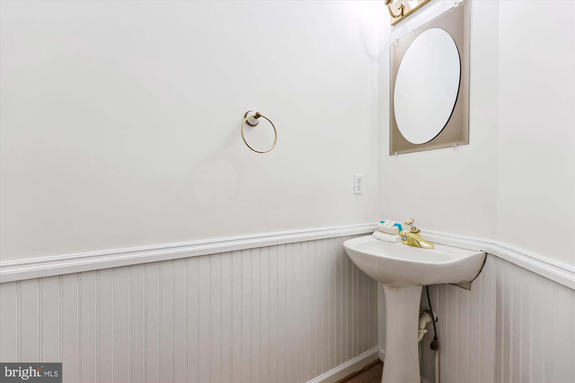 473 Tschiffely Square Road Gaithersburg, MD 20878 - Photo 17 of 64 a bathroom with a sink and a mirror