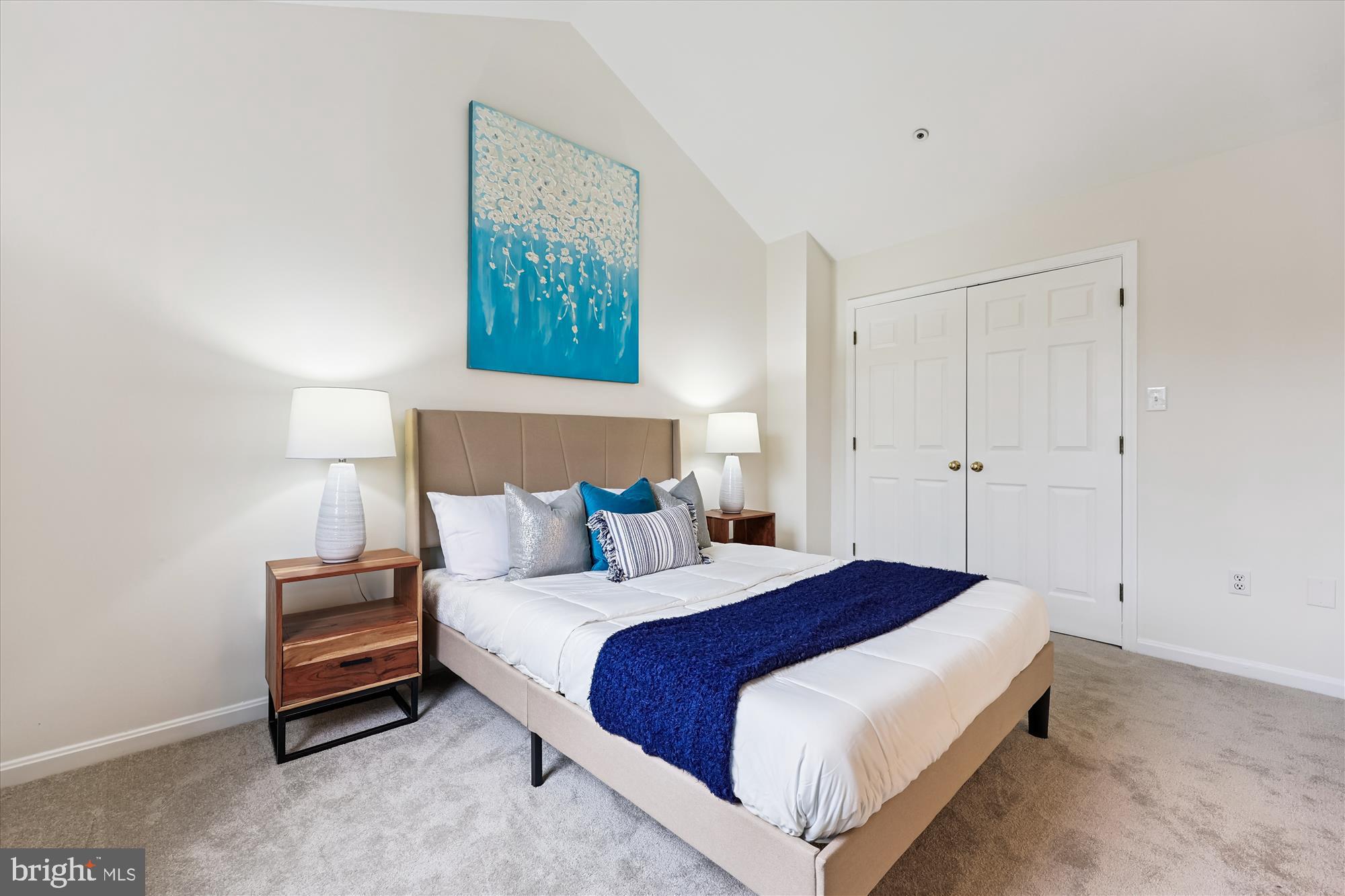 473 Tschiffely Square Road Gaithersburg, MD 20878 - Photo 20 of 64 a bedroom with a bed and a lamp