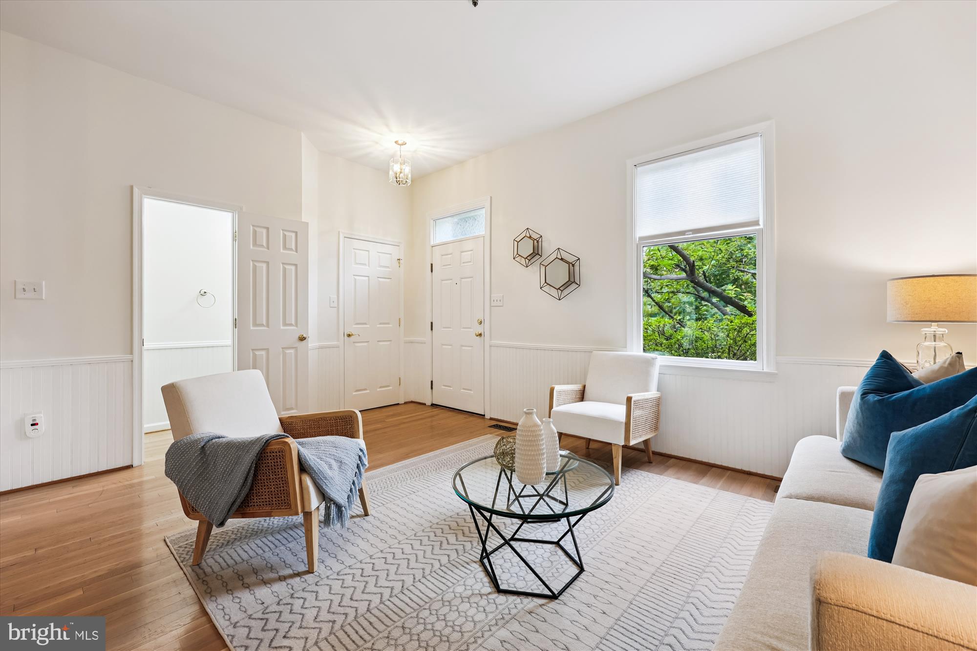 473 Tschiffely Square Road Gaithersburg, MD 20878 - Photo 3 of 64 a living room with furniture and a large window