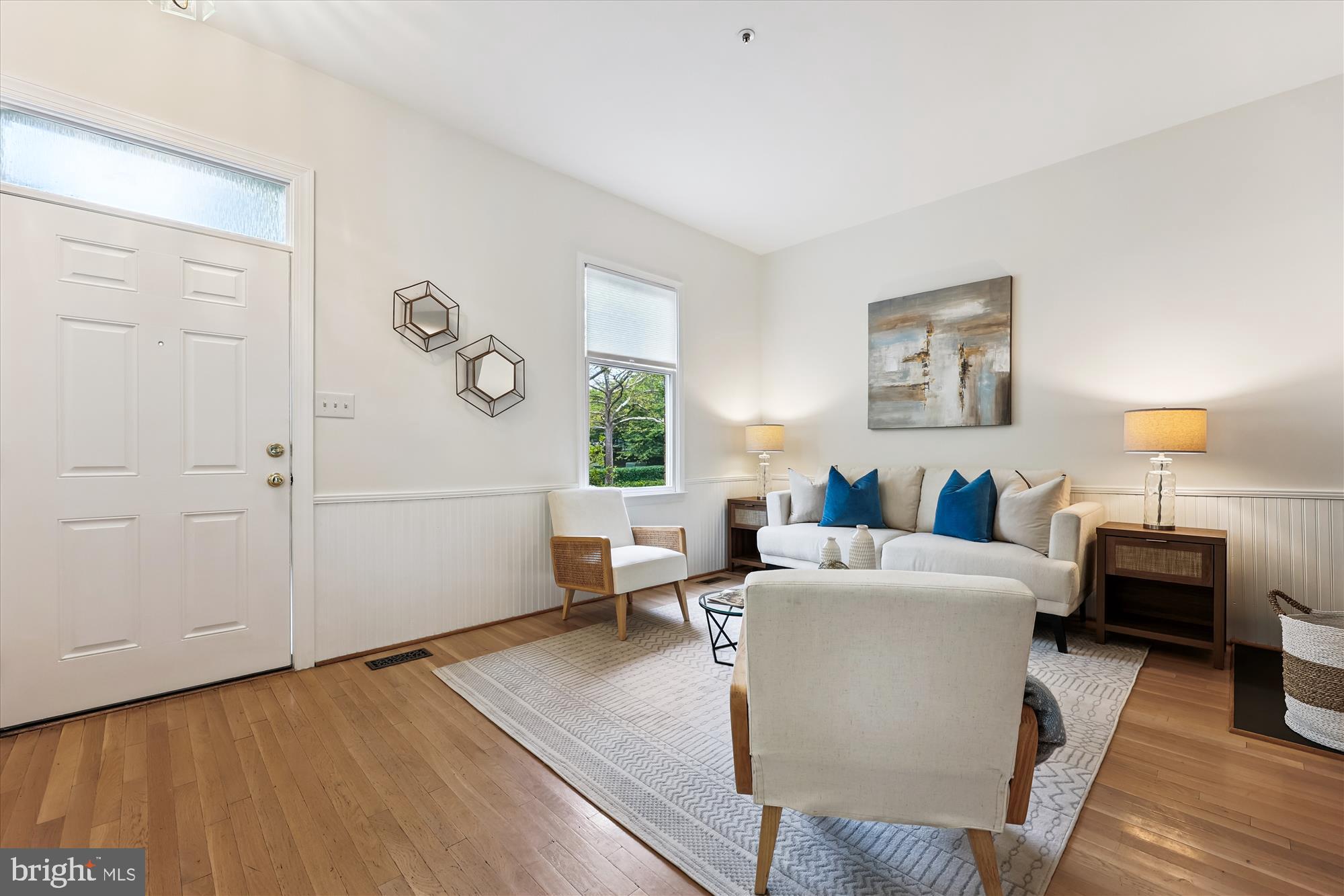 473 Tschiffely Square Road Gaithersburg, MD 20878 - Photo 4 of 64 a living room with furniture and wooden floor