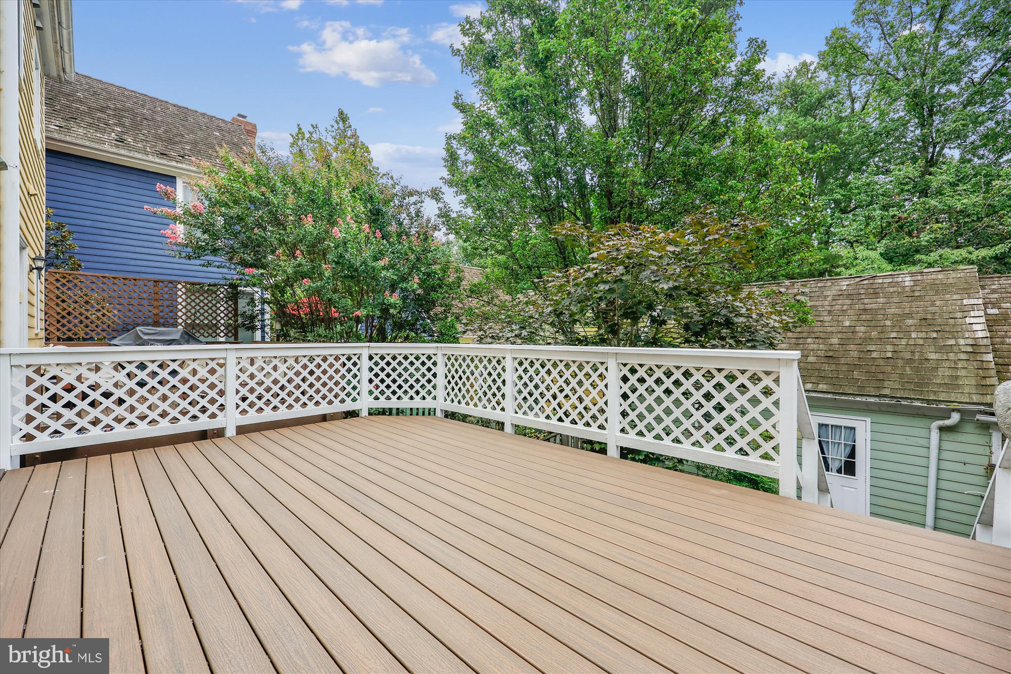 473 Tschiffely Square Road Gaithersburg, MD 20878 - Photo 43 of 64 a view of a wooden deck