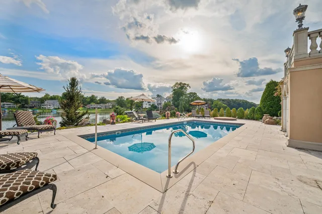 $2,990,000 | 459 Surrey Hill Lane, Valparaiso, IN 46385