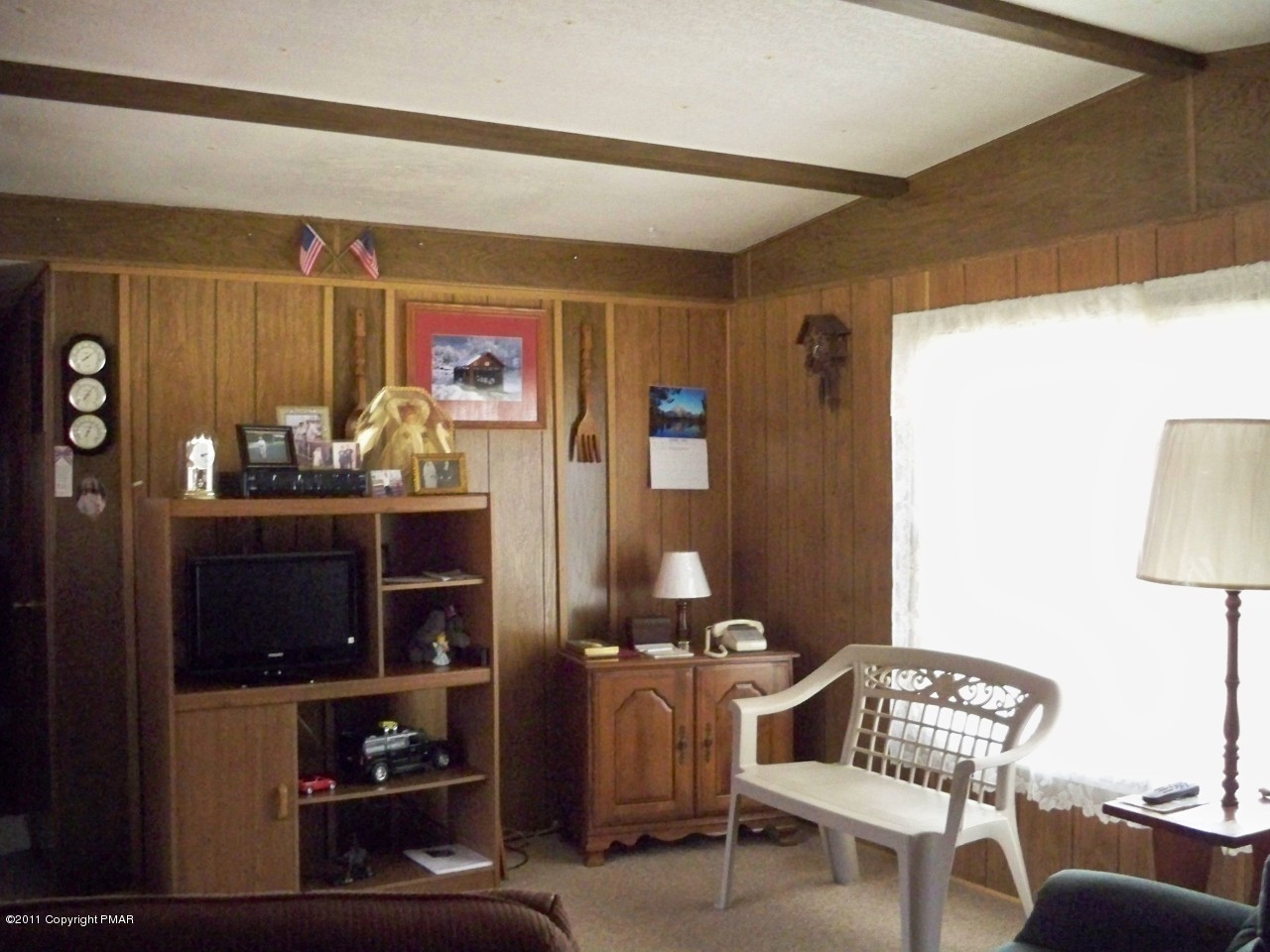 1523 Red Rock Road Stroudsburg, PA 18360 - Photo 2 of 10 Living Room