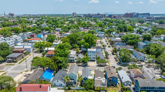 $699,999 | 200 Fishburne Street, Charleston, SC 29403