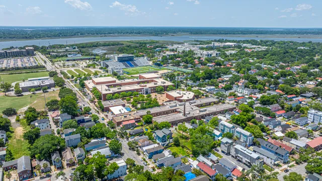 $699,999 | 200 Fishburne Street, Charleston, SC 29403