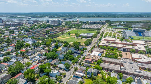 $699,999 | 200 Fishburne Street, Charleston, SC 29403