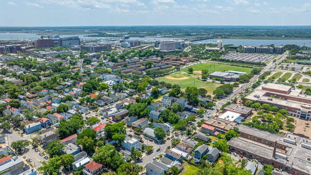 $699,999 | 200 Fishburne Street, Charleston, SC 29403