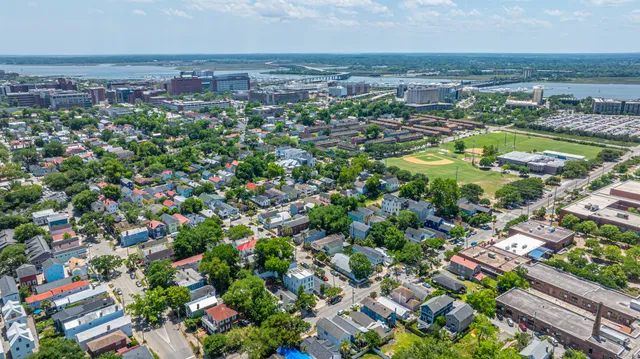 $699,999 | 200 Fishburne Street, Charleston, SC 29403