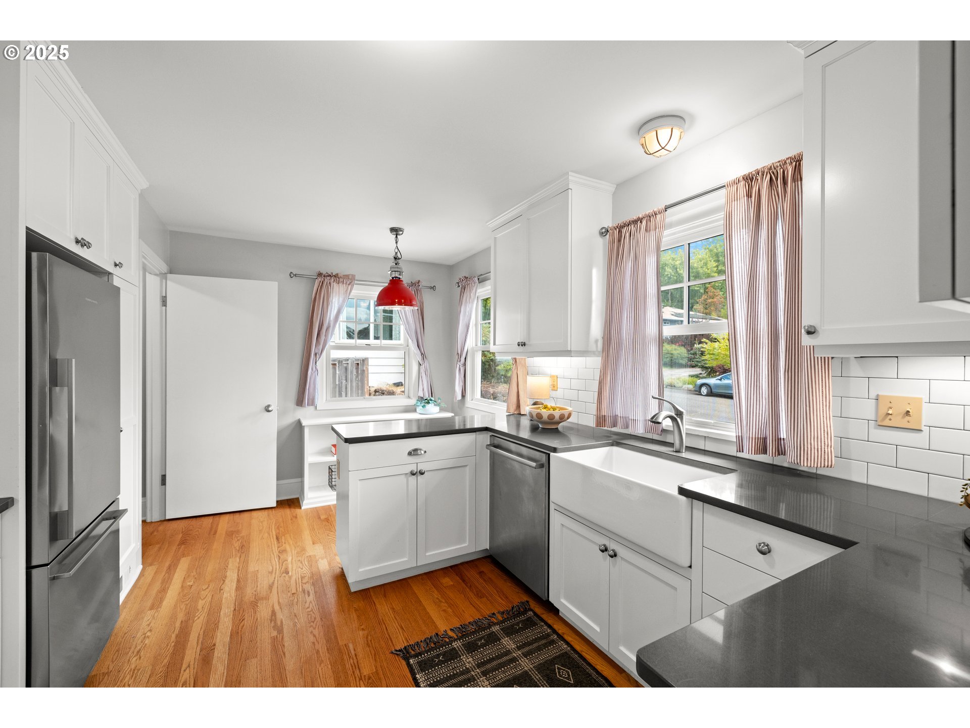 6458 Southwest Loop Drive Portland, OR 97221 - Photo 13 of 47 Gallery Image 13
