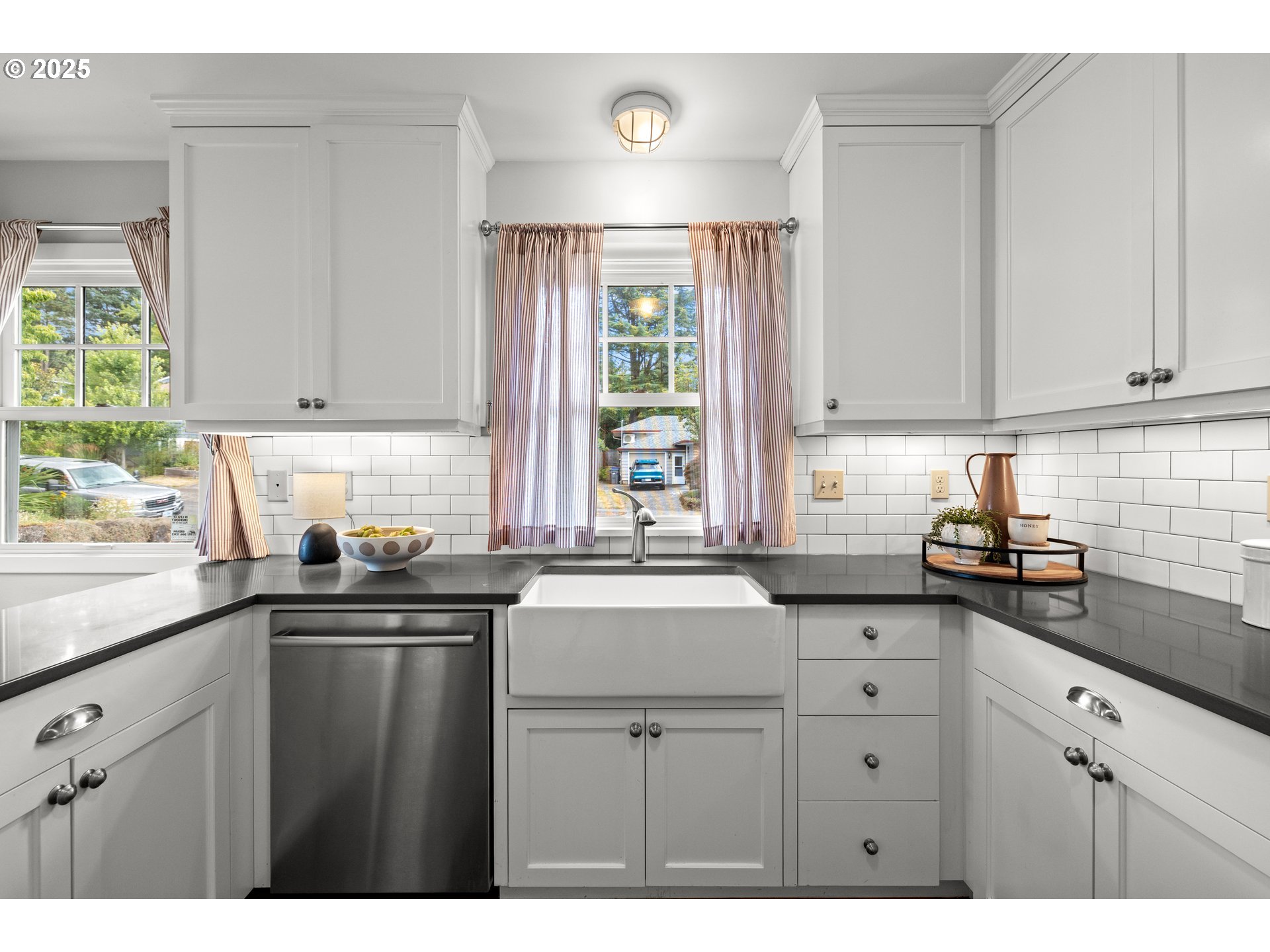 6458 Southwest Loop Drive Portland, OR 97221 - Photo 14 of 47 Gallery Image 14