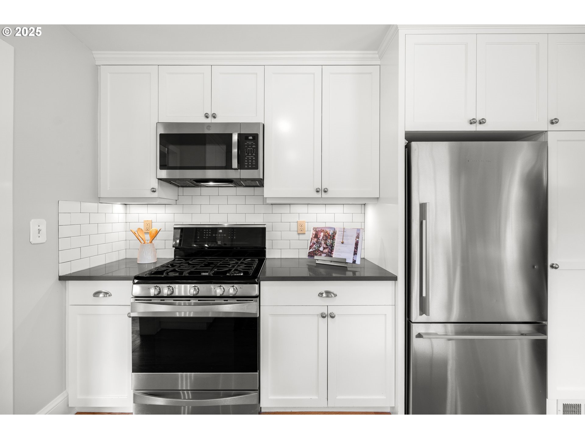 6458 Southwest Loop Drive Portland, OR 97221 - Photo 15 of 47 Gallery Image 15
