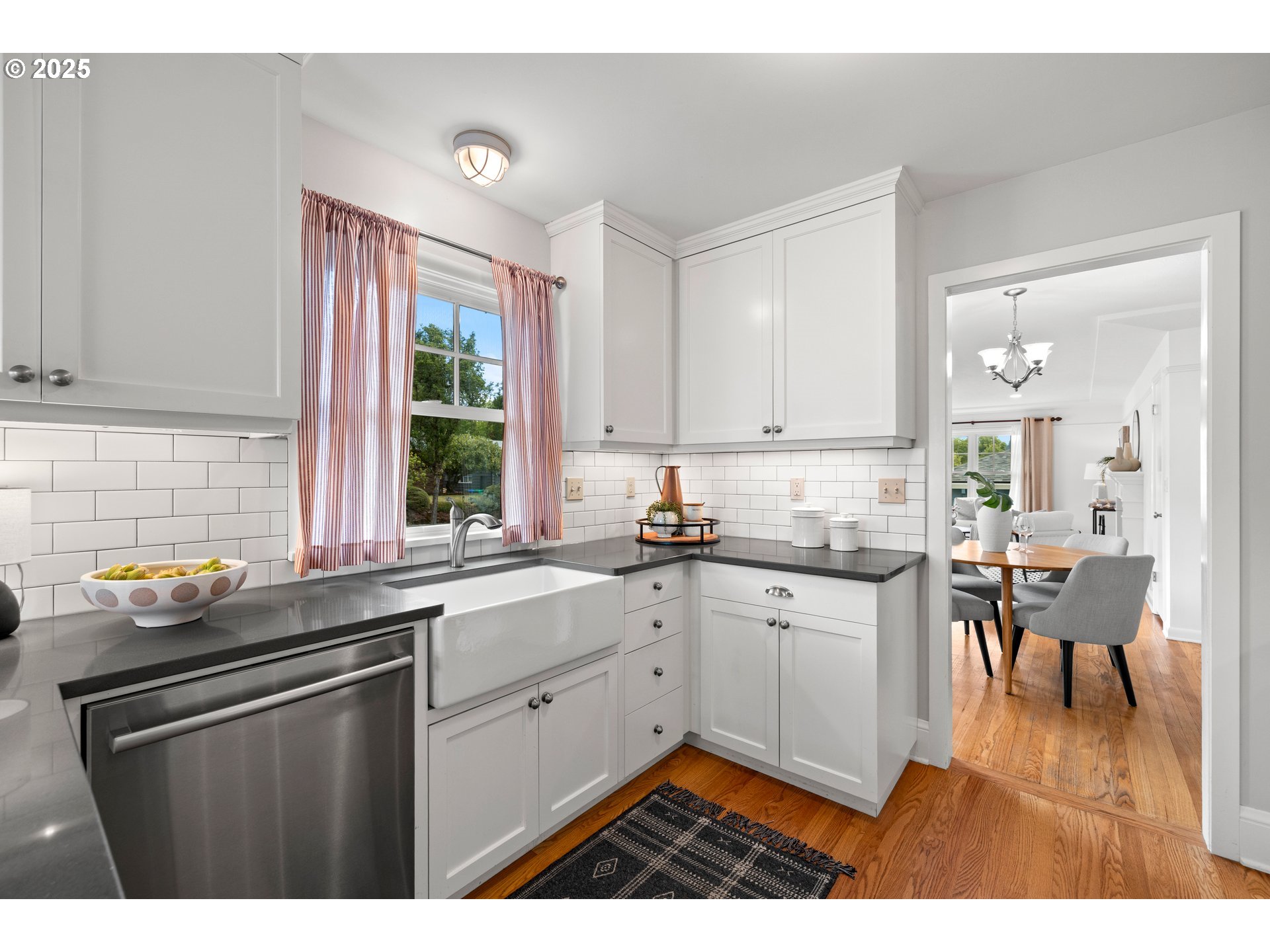 6458 Southwest Loop Drive Portland, OR 97221 - Photo 16 of 47 Gallery Image 16