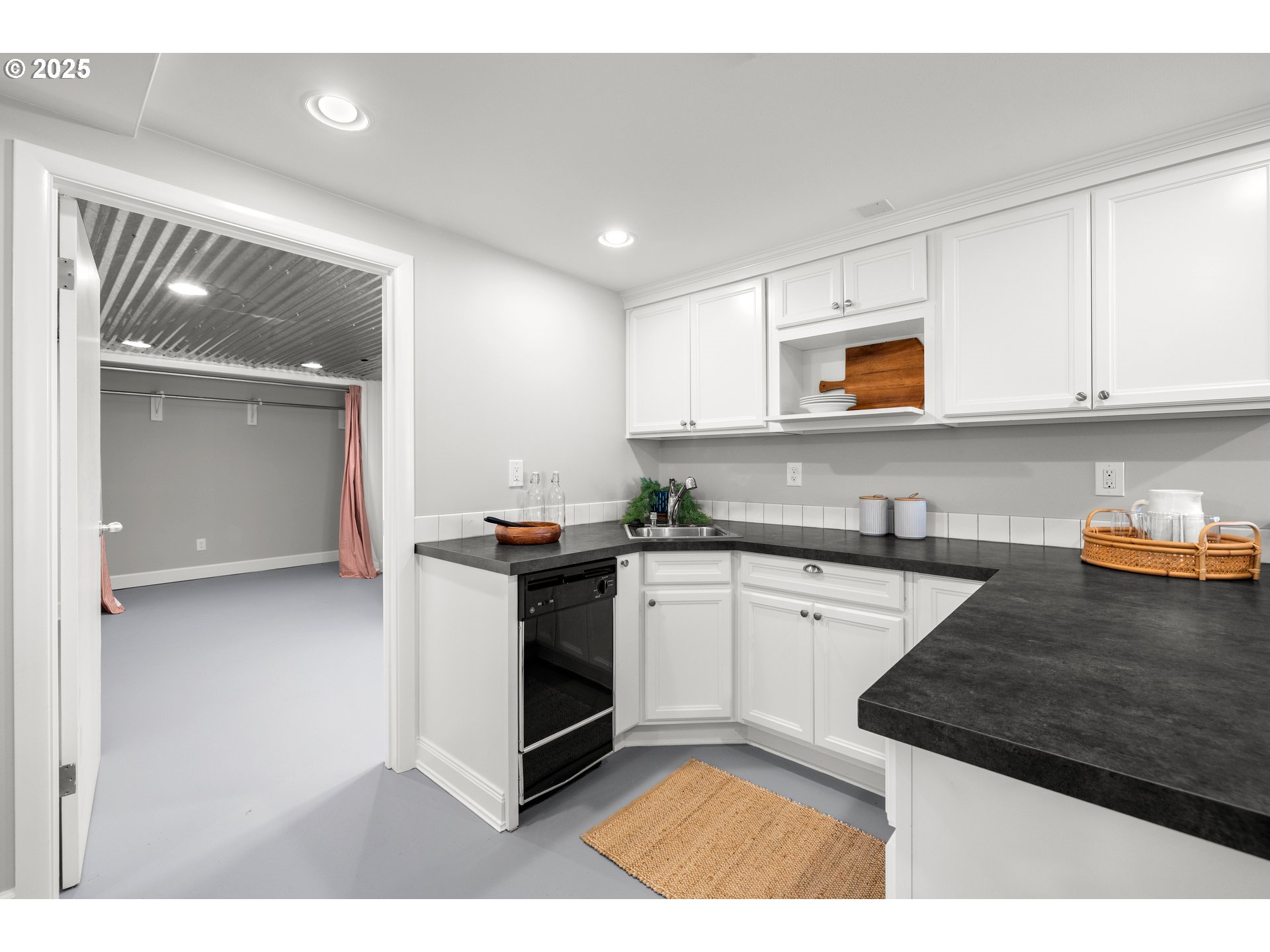 6458 Southwest Loop Drive Portland, OR 97221 - Photo 29 of 47 Gallery Image 29