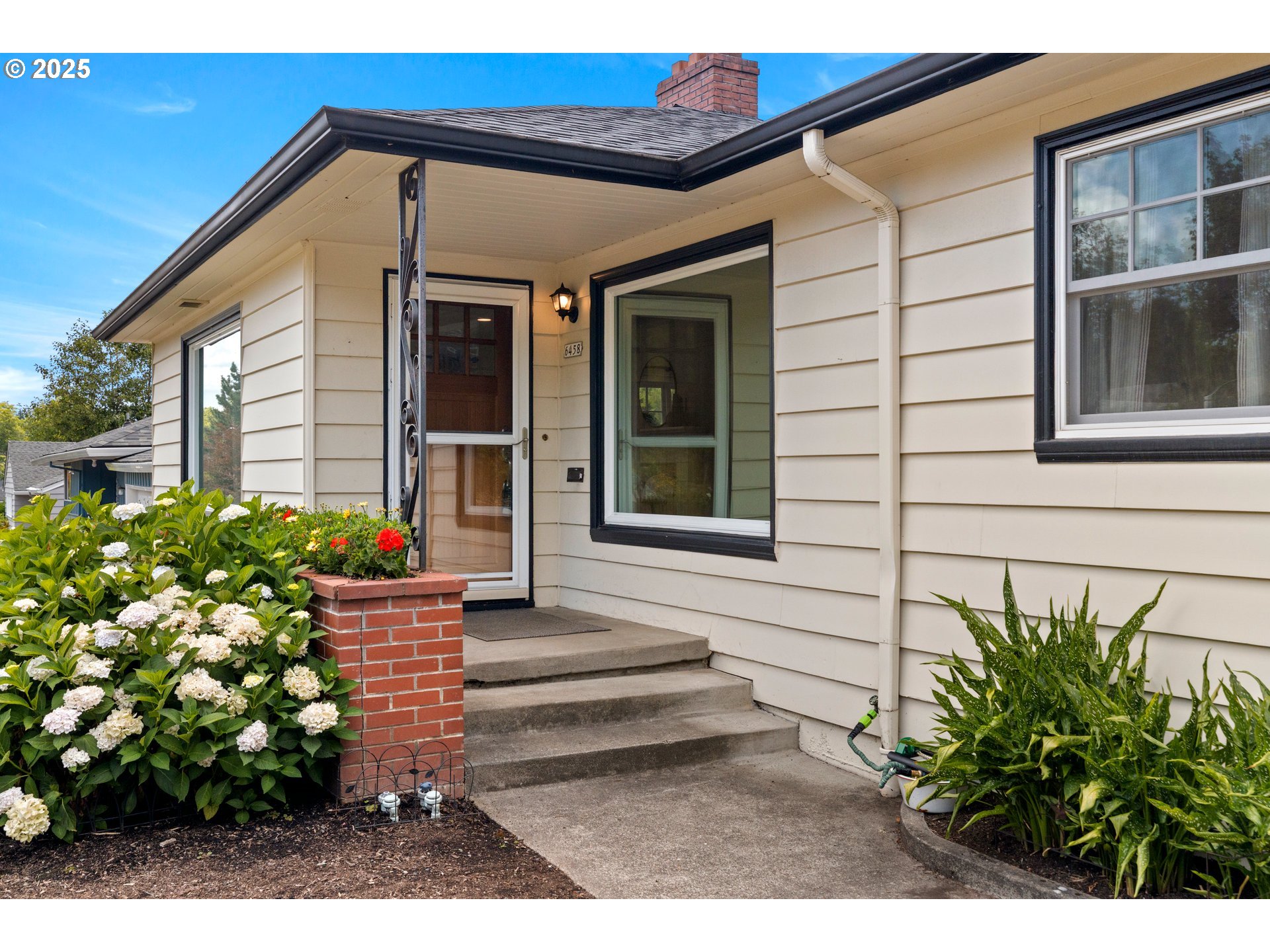 6458 Southwest Loop Drive Portland, OR 97221 - Photo 3 of 47 Gallery Image 3