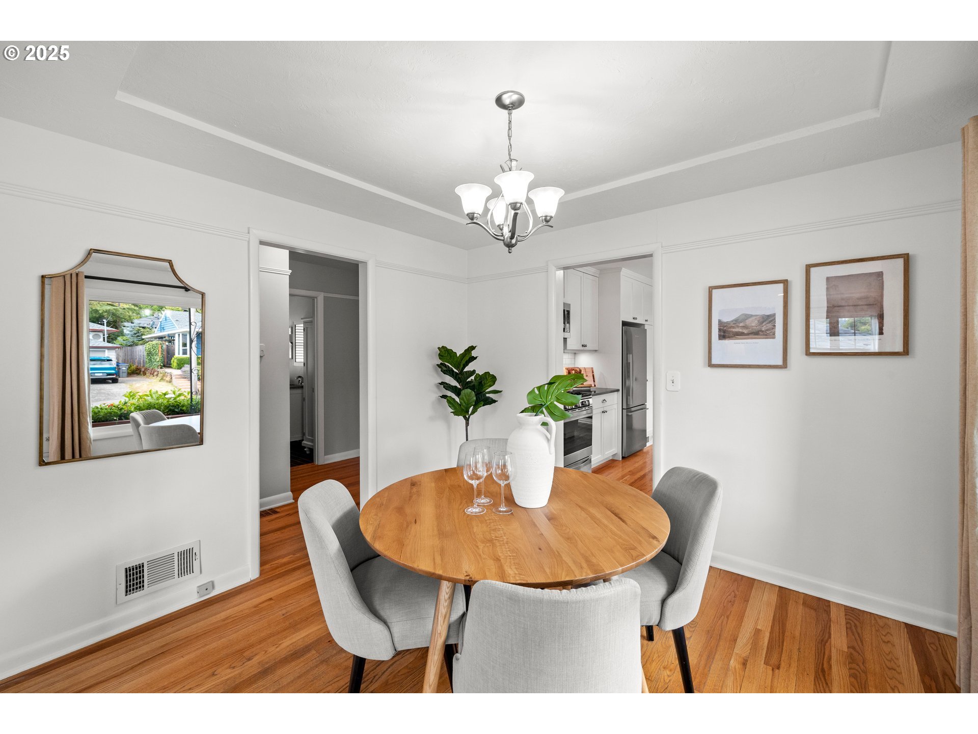 6458 Southwest Loop Drive Portland, OR 97221 - Photo 10 of 47 Gallery Image 10
