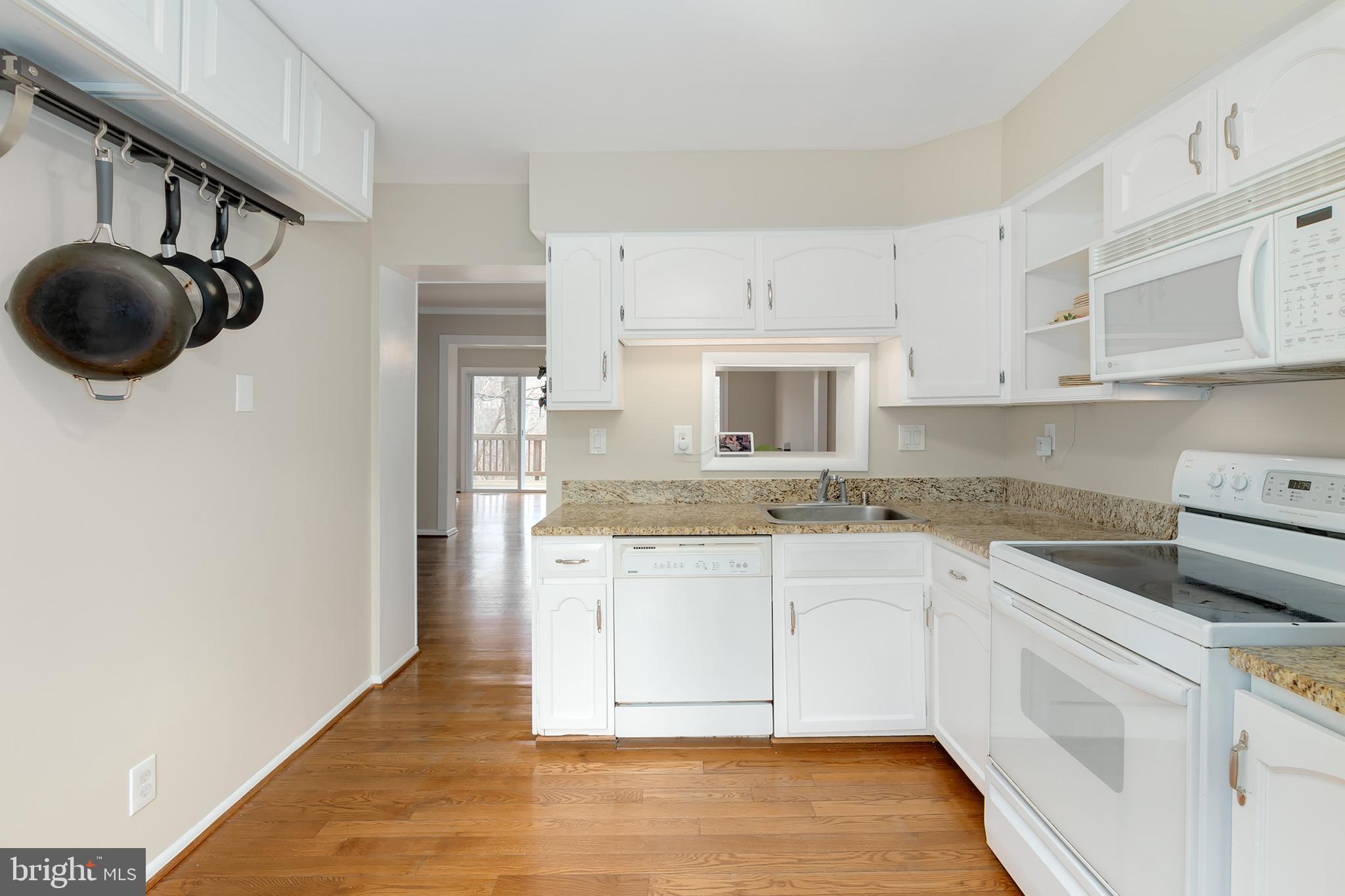 1602 Valencia Way Reston, VA 20190 - Photo 13 of 40