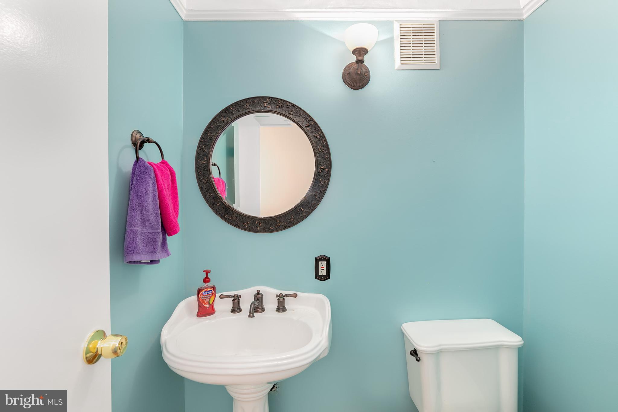 1602 Valencia Way Reston, VA 20190 - Photo 18 of 40