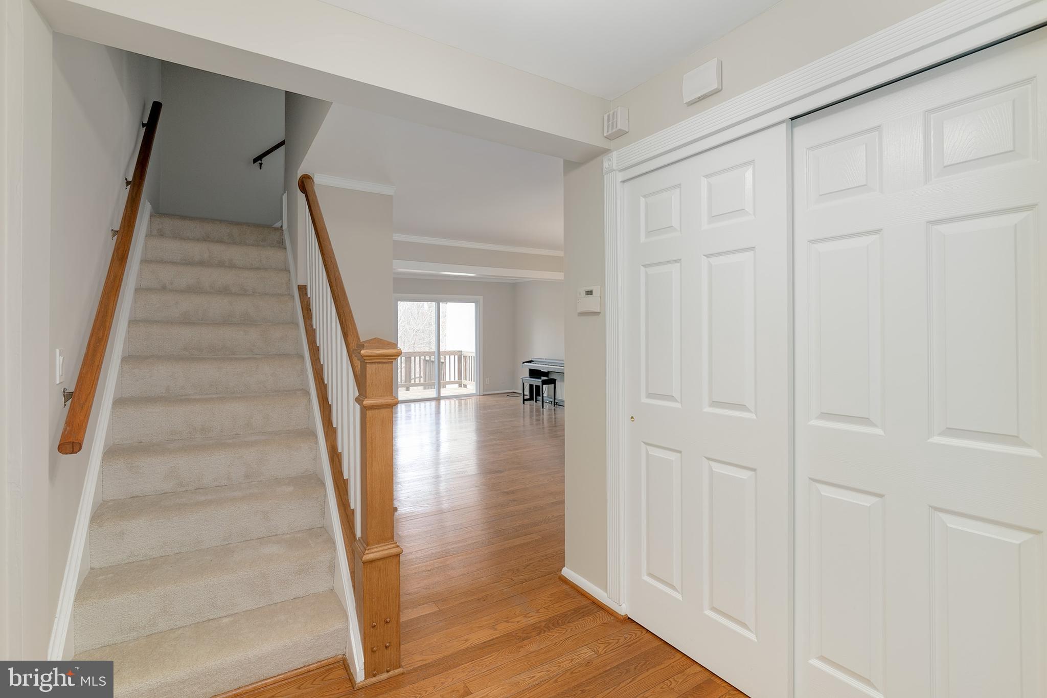 1602 Valencia Way Reston, VA 20190 - Photo 4 of 40