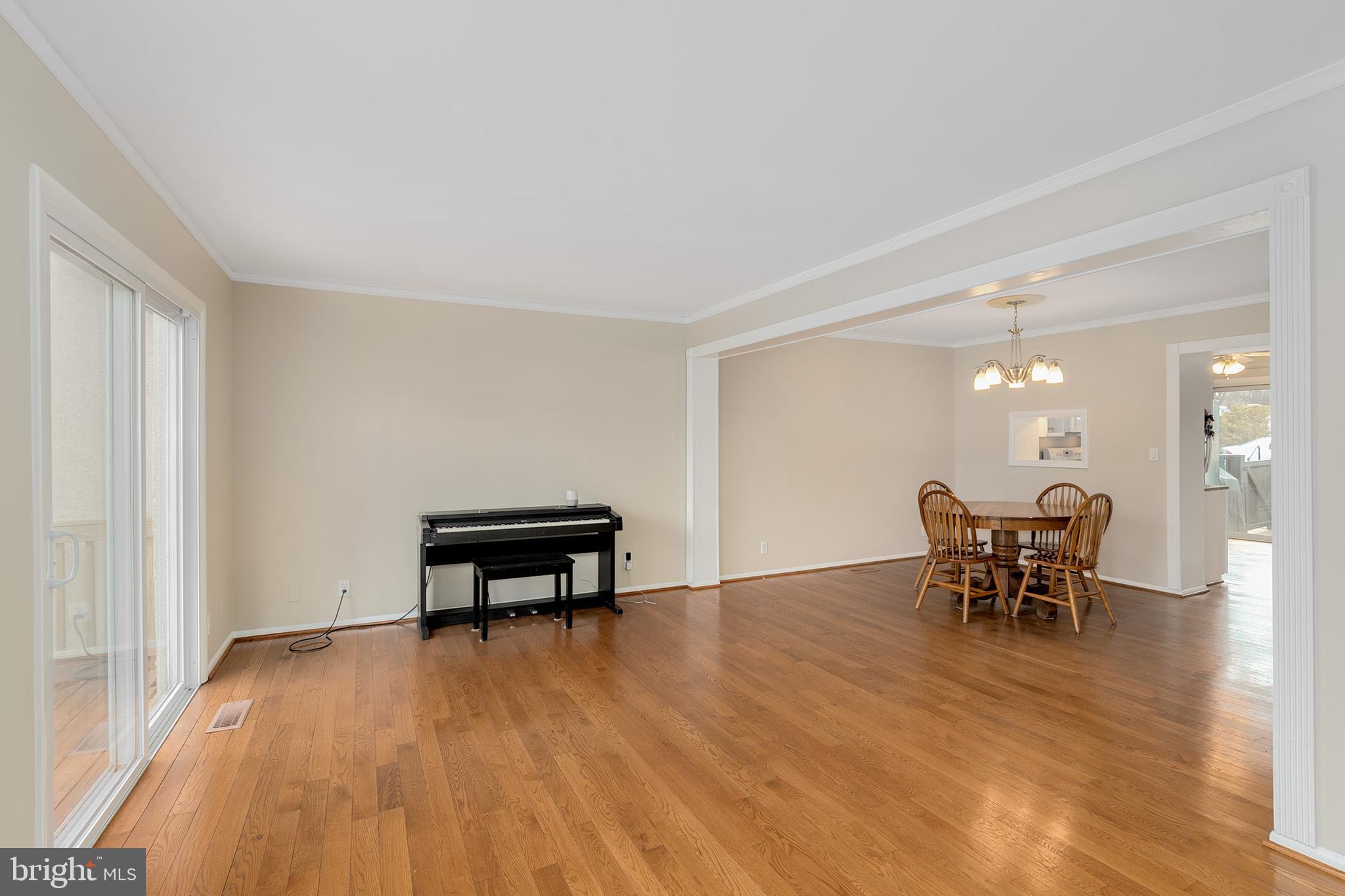 1602 Valencia Way Reston, VA 20190 - Photo 5 of 40