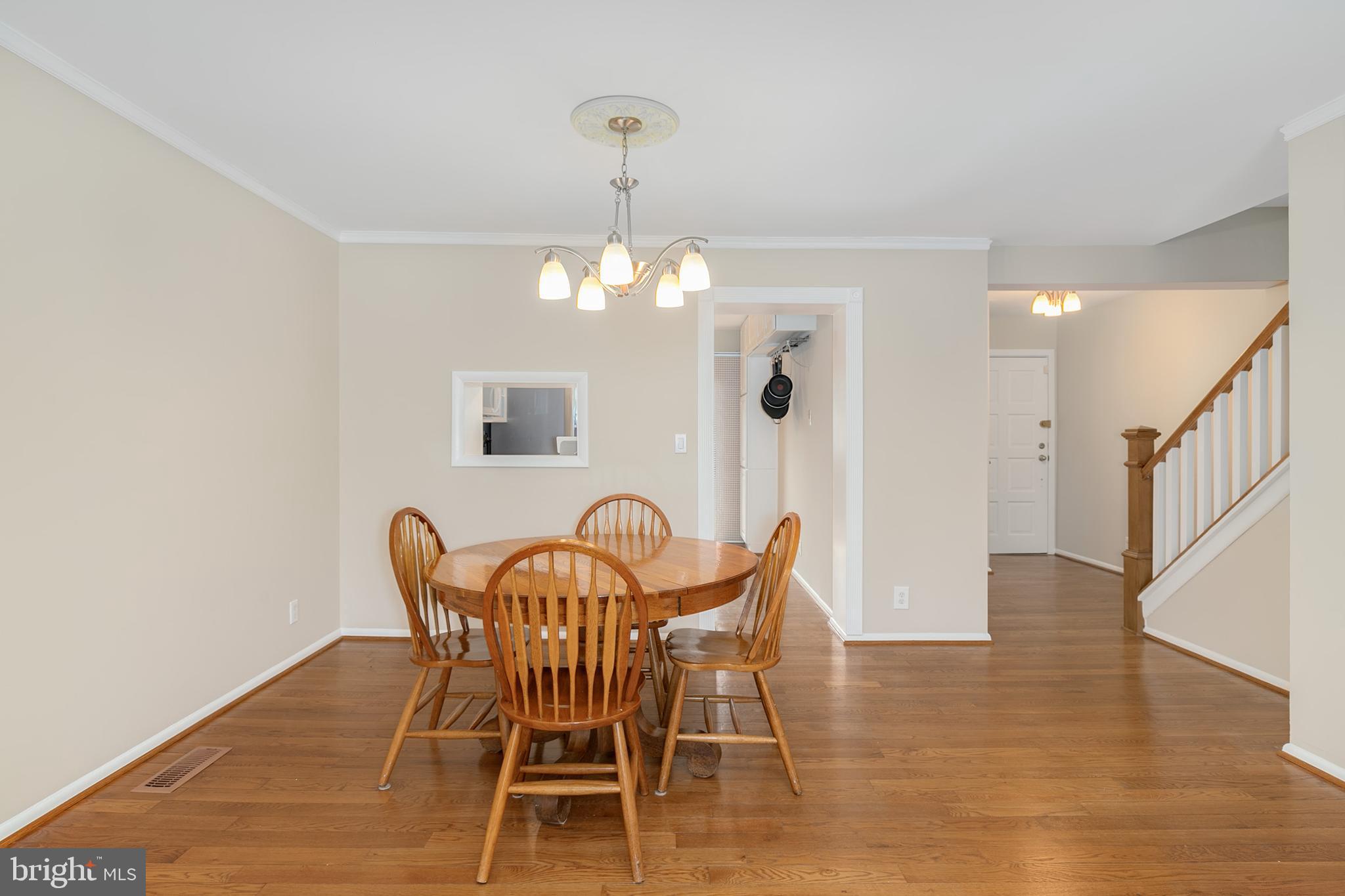 1602 Valencia Way Reston, VA 20190 - Photo 7 of 40