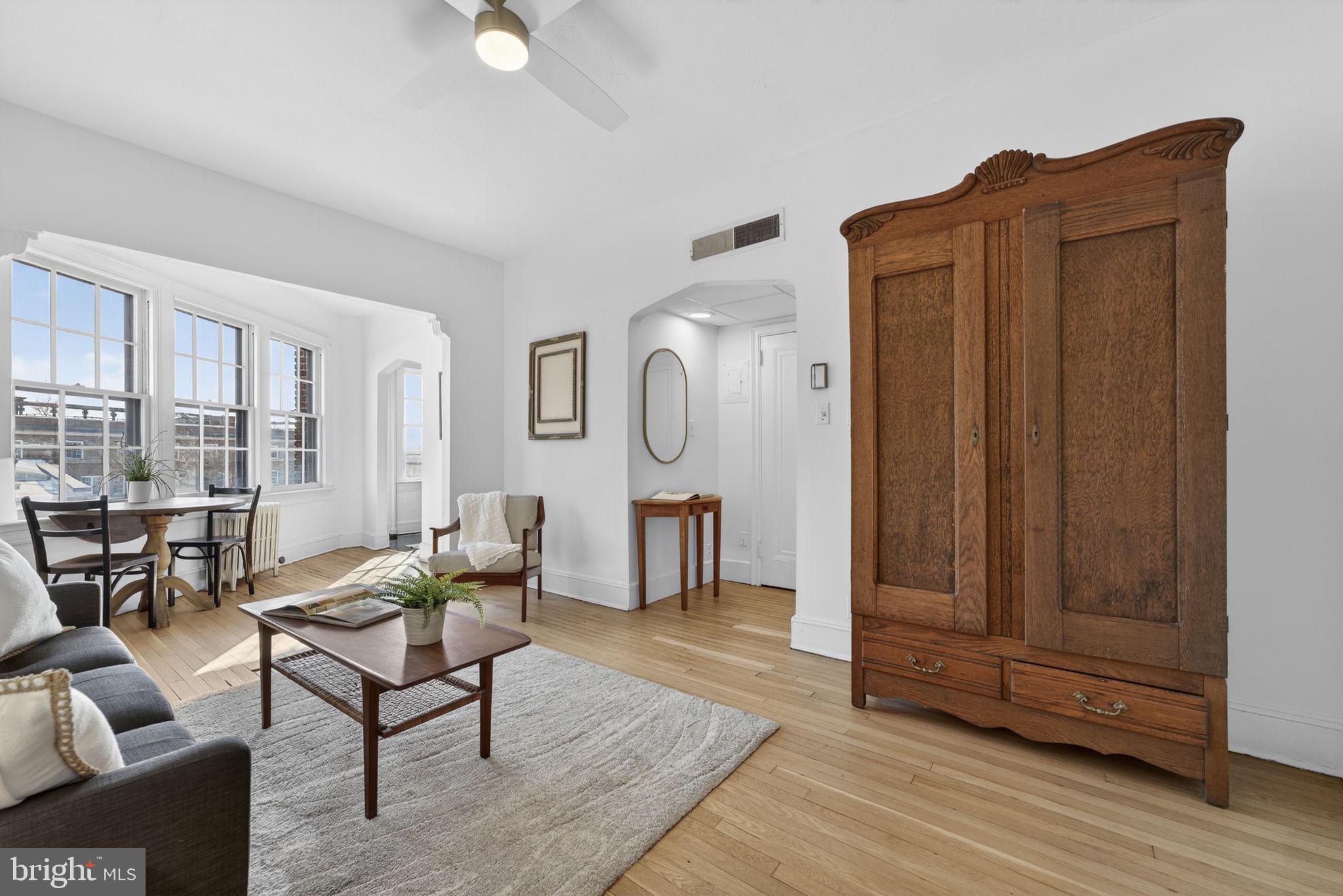 644 Massachusetts Avenue Northeast, Unit 406 Washington, DC 20002 - Photo 7 of 31 a living room with furniture