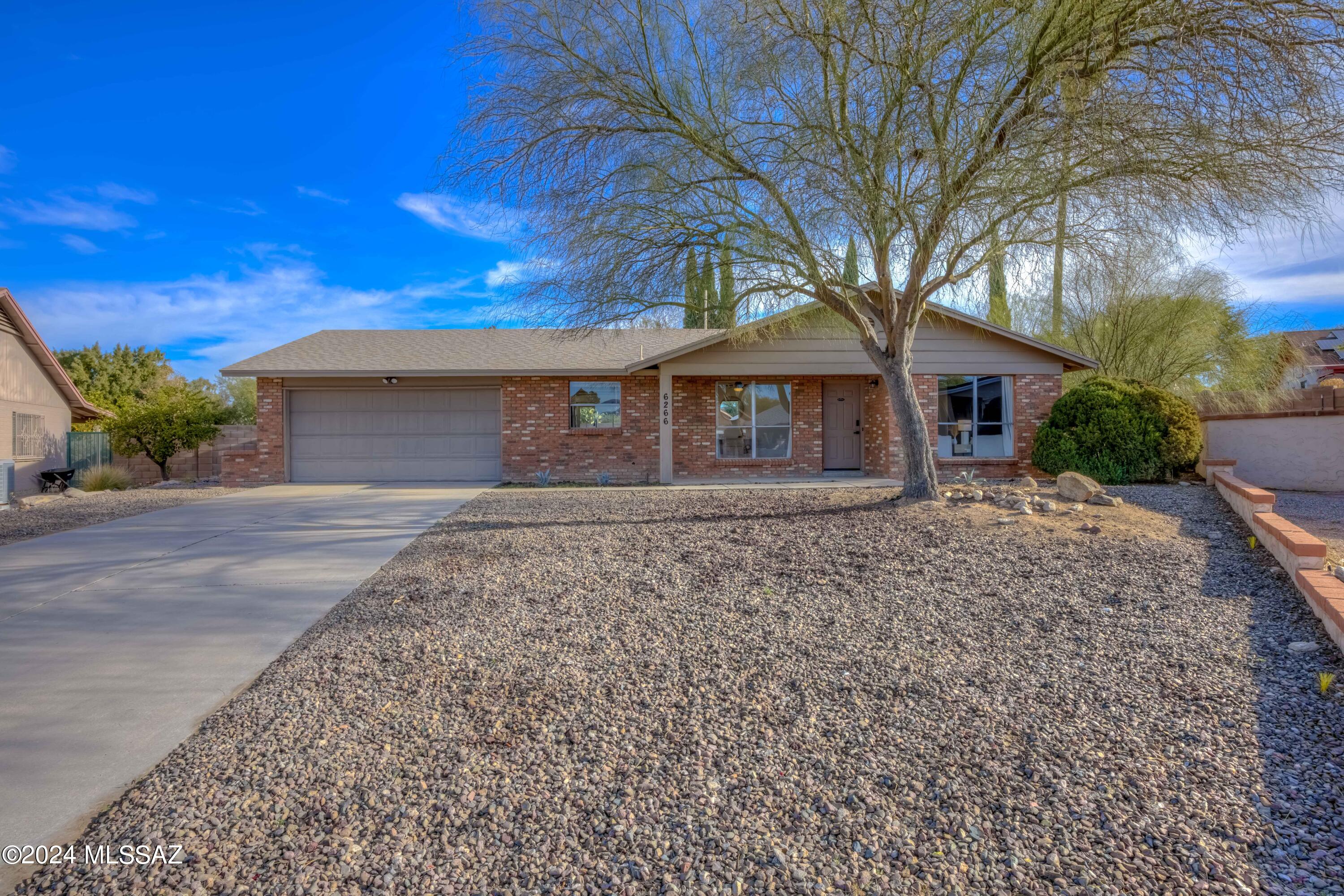 6266 North Parsley Road Tucson, AZ 85741 - Photo 3 of 37