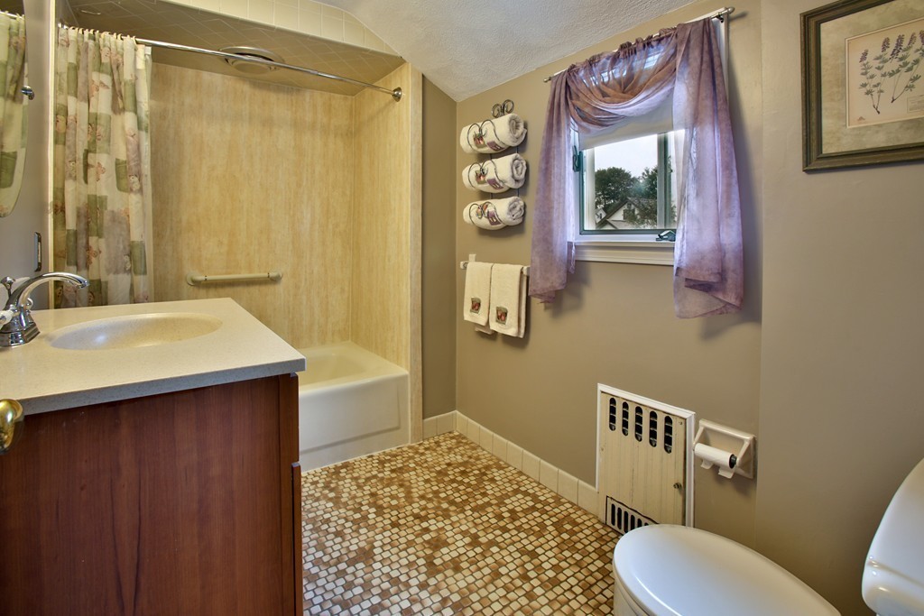 114 Beal Road Waltham, MA 02453 - Photo 14 of 22 Gallery Image 14